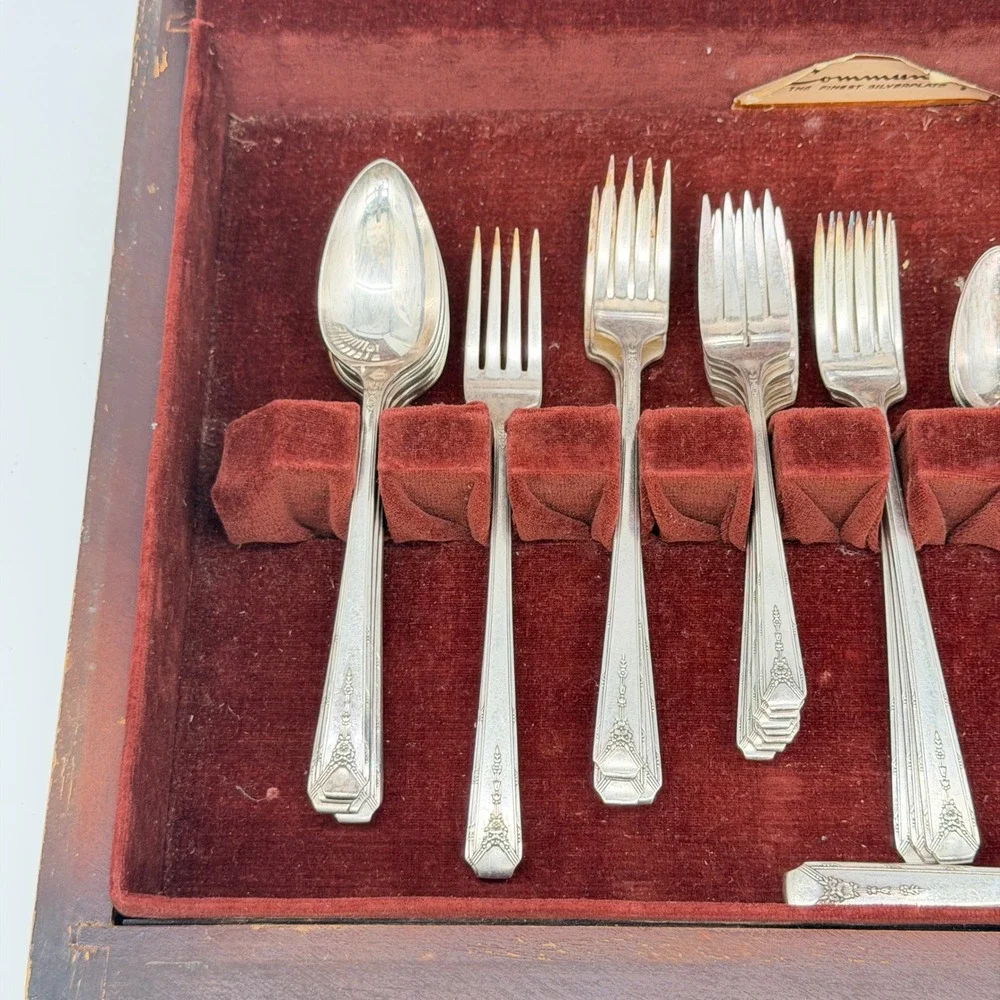 Oneida Community Milady Silverplate Flatware Set 51pc with Wood Case Vintage
